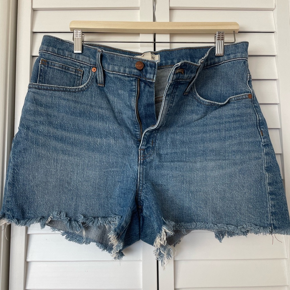 Madewell High-Rise Denim Cutoff Shorts in Malden Wash 31 Magic Pockets Raw Hem
